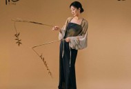 黄诗扶2024年专辑《听曲·今日无事》[无损FLAC|320K高品质MP3]网盘下载