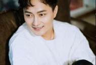 云飞《圣洁的宝格特》[无损flac|320K高品质MP3]网盘下载