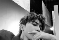 蔡徐坤《Hug me (抱我)》[无损flac]网盘下载